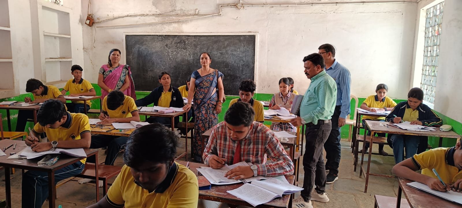 कक्षा 10 वीं की गणित विषय की परीक्षा संपन्न...