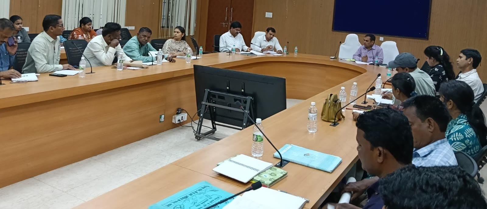 राजस्व विभाग में सख्ती, 1 आरआई और 14 पटवारियों को नोटिस