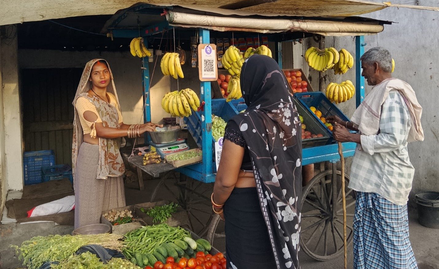 महतारी वंदन योजना से सशक्त हुई गीता बाई, फल दुकान से संवार रही परिवार का भविष्य...