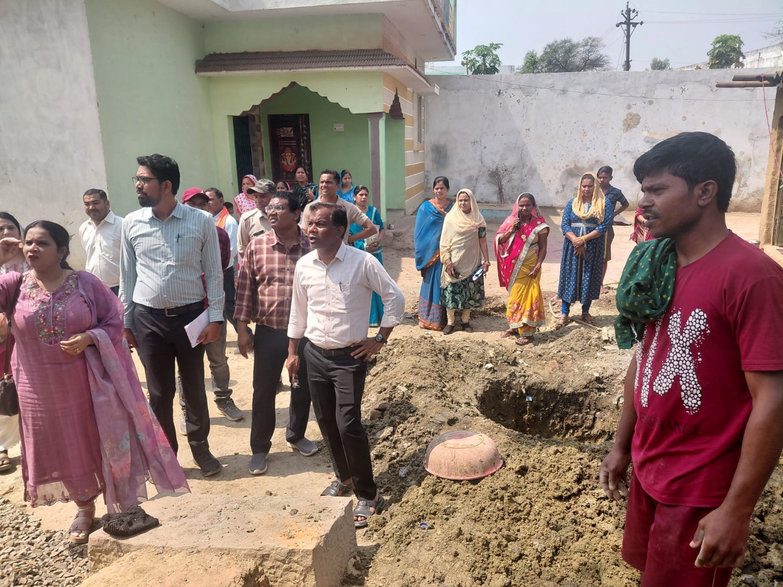 जिला पंचायत सीईओ ने ग्राम पंचायतों में किया मनरेगा, आवास एवं जल संचय कार्यों का निरीक्षण...