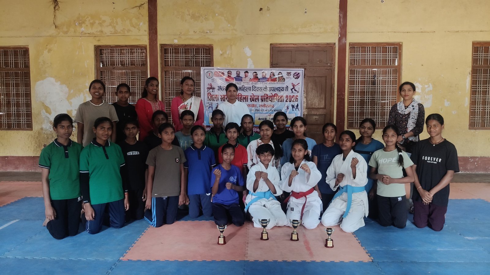 अंतर्राष्ट्रीय महिला दिवस पर कोंडागांव में कराटे प्रतियोगिता, छात्राओं ने दिखाया दमखम