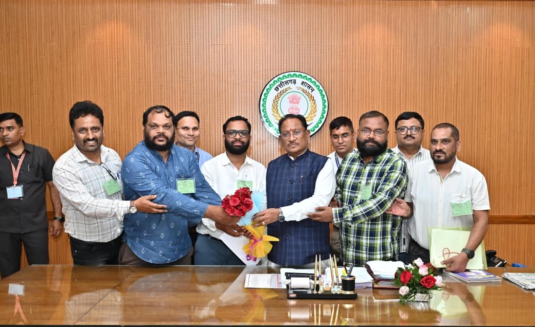 एनएचएम कर्मचारियों की मांगों पर मुख्यमंत्री साय से मुलाकात, कैशलेस चिकित्सा सुविधा समेत 10 मुद्दों पर चर्चा