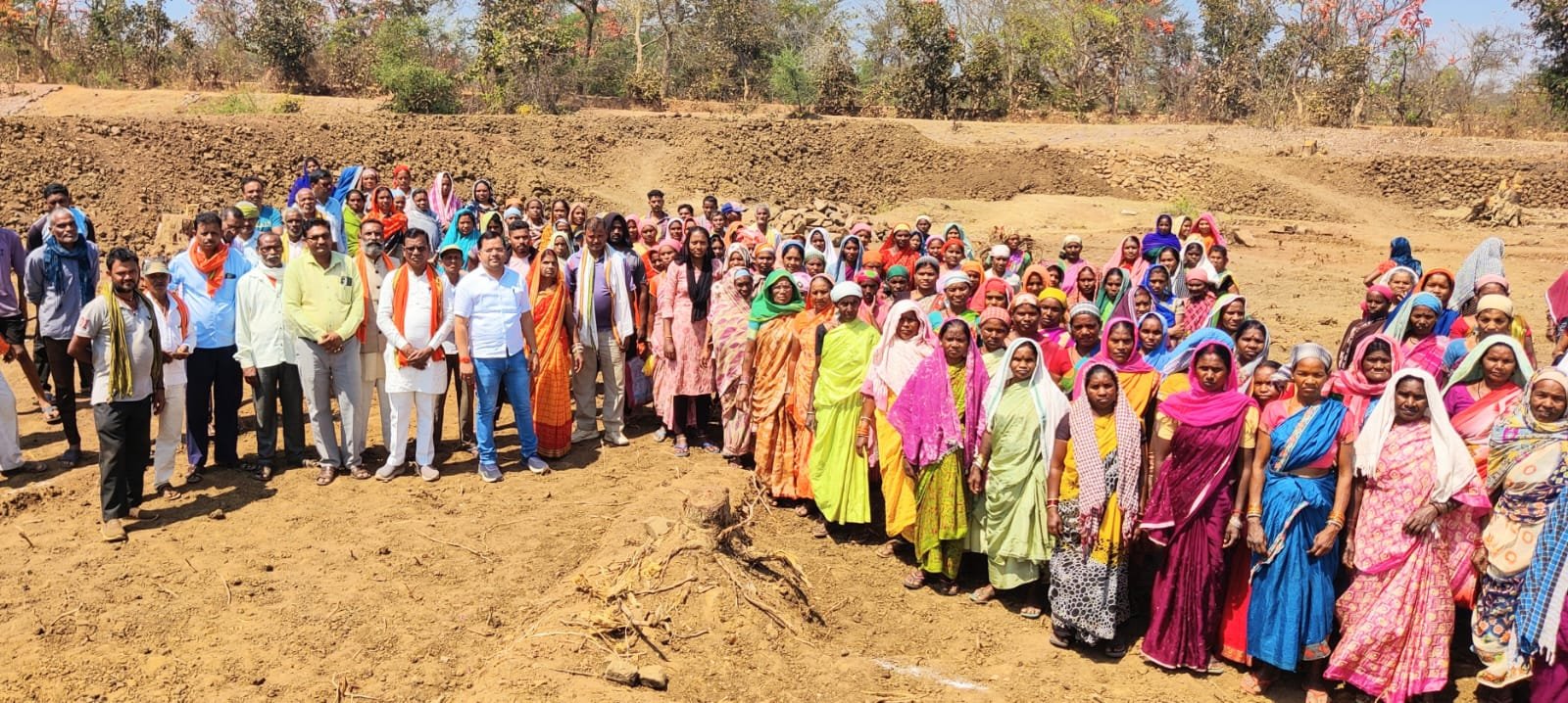 मेहनत और लगन से तालाब गहरीकरण कार्य को बनाया ग्रामीणों ने : संजय सिन्हा