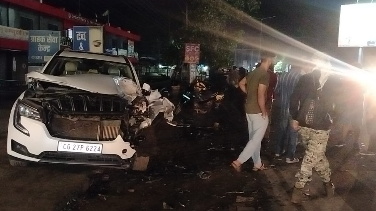 कोंडागांव में बंधा तालाब के पास तेज रफ्तार ट्रक का कहर, खड़ी कार को मारी टक्कर