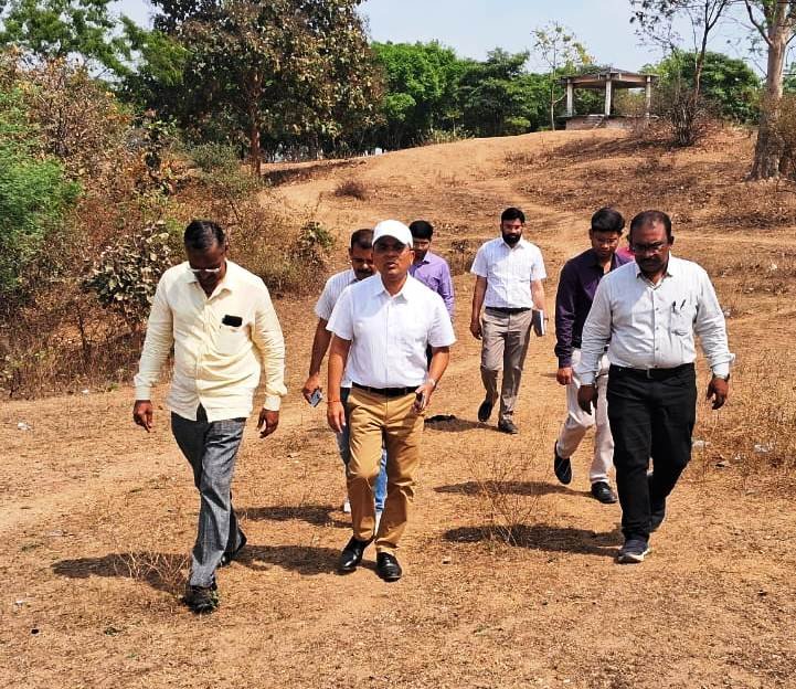 कलेक्टर ने हनुमान धारा एवं भारतीय हाथकरघा प्रौद्योगिकी संस्थान चांपा का निरीक्षण किया...