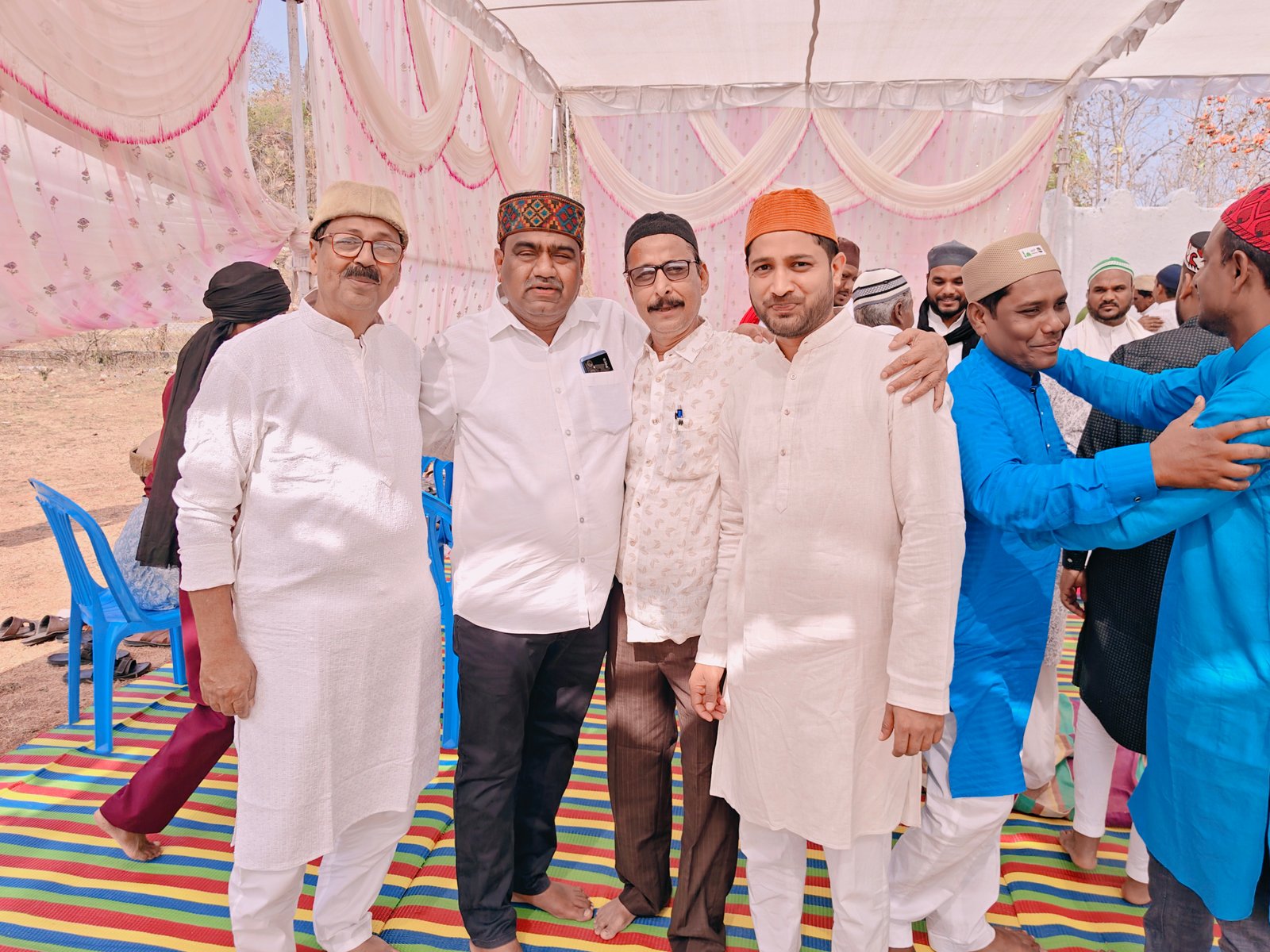 छुरिया में हर्षोल्लास और भाईचारे के साथ मनाया गया ईद-उल-फितर