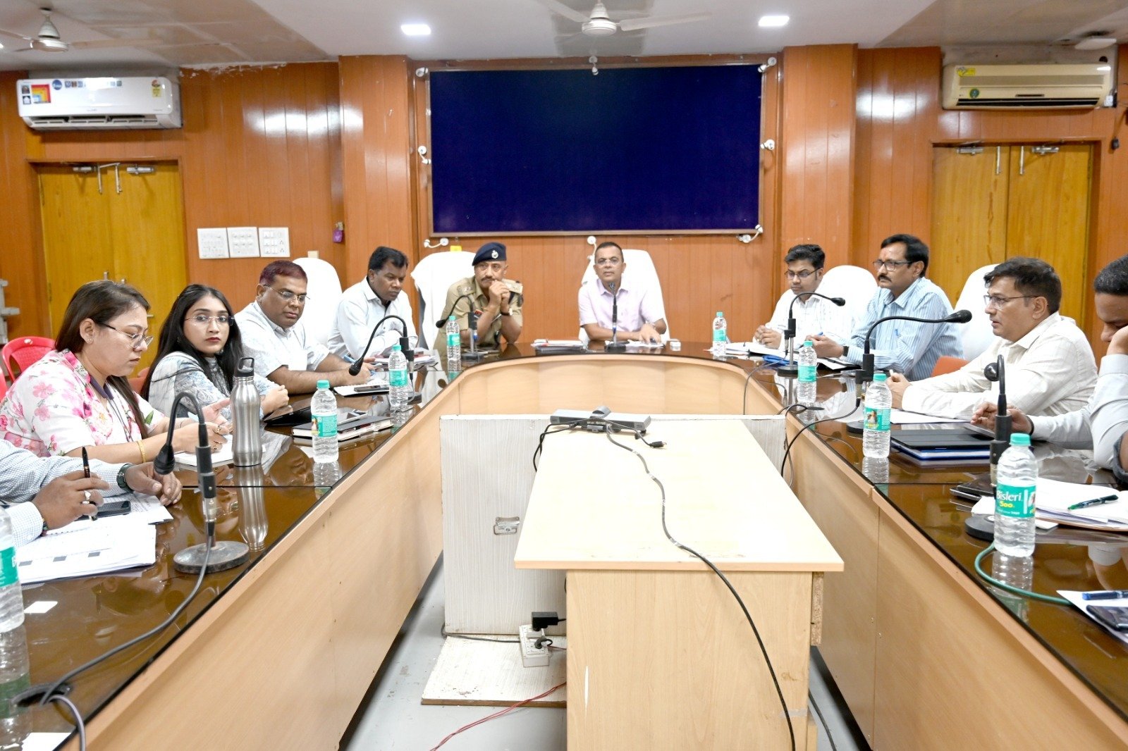 कलेक्टर-एसपी ने अवैध मादक पदार्थों की खेती पर निगरानी के दिए कड़े निर्देश...