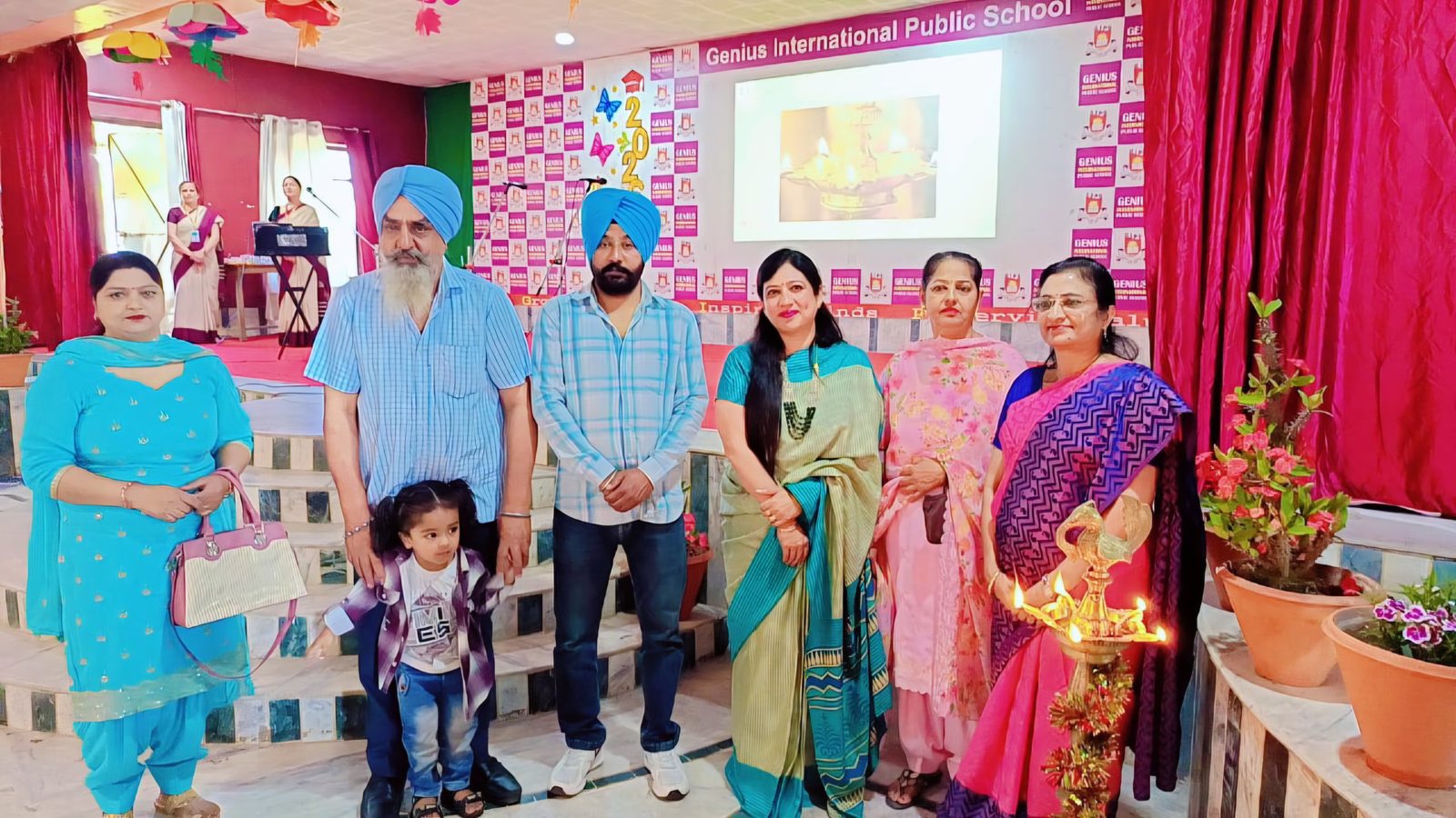 लिटल जीनियस स्कूल के बच्चों की ग्रेजुएशन सेरेमनी का समारोह आयोजित 