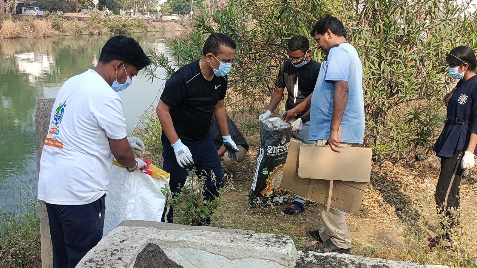 कलेक्टर-एसपी ने स्वच्छता अभियान चलाकर दिया स्वच्छता का संदेश, स्वच्छता को अपनी दिनचर्या का हिस्सा बनाने की अपील...