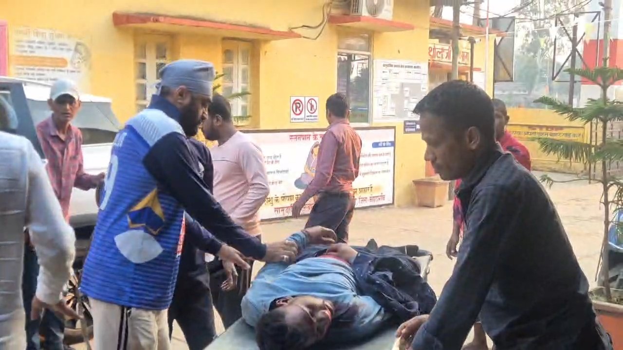 कोंडागांव में NH-30 पर भीषण सड़क हादसा, पेड़ से टकराई बोलेरो, एक की मौत, 6 घायल