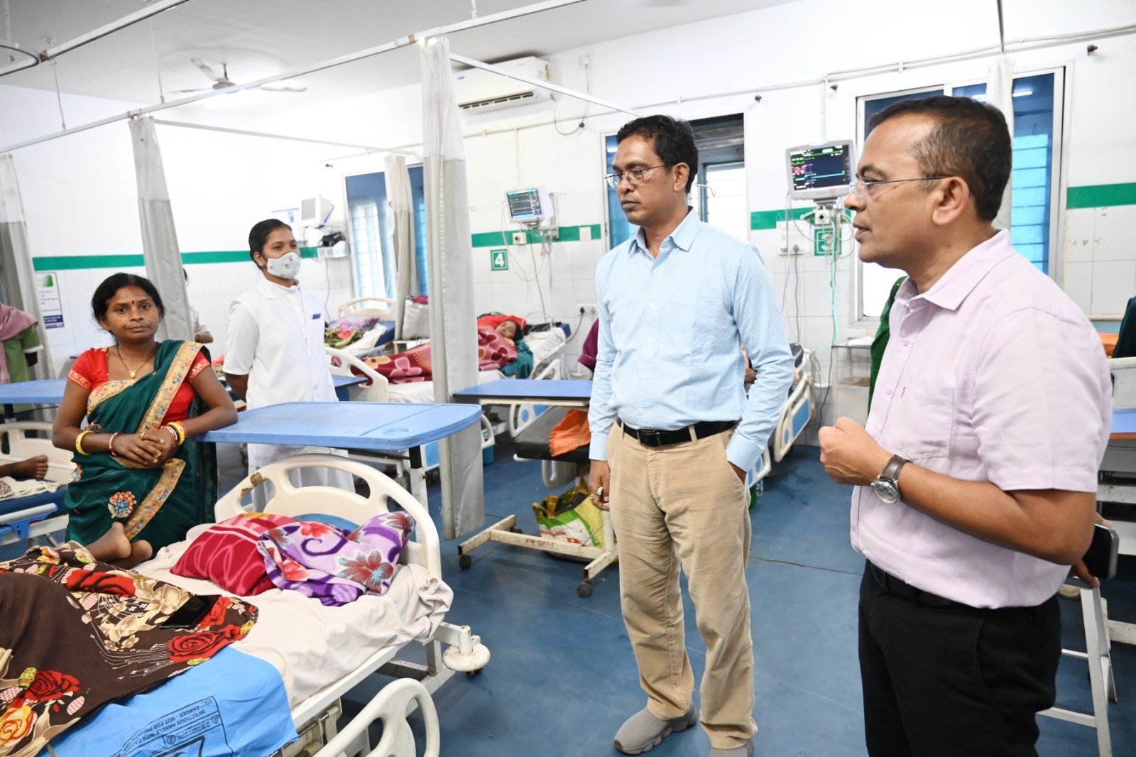 कलेक्टर जन्मेजय महोबे ने किया जिला चिकित्सालय का निरीक्षण...