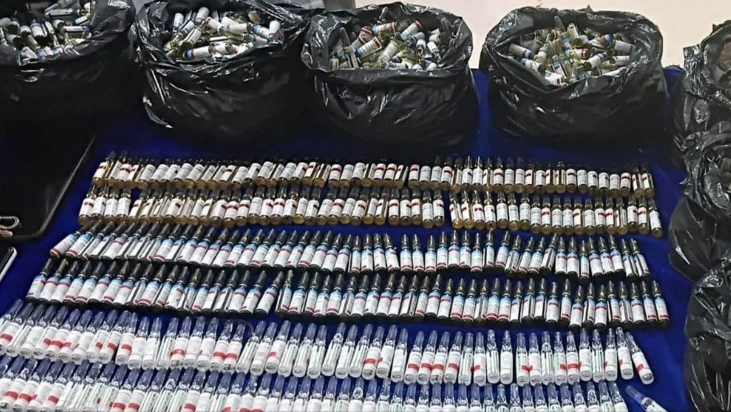 उत्तर प्रदेश महराजगंज  रूपन्देही में गोलीबारी के बाद इंडिया के महराजगंज परसमलिक थाना क्षेत्र के 2 तस्कर सहित 3 गिरफ्तार