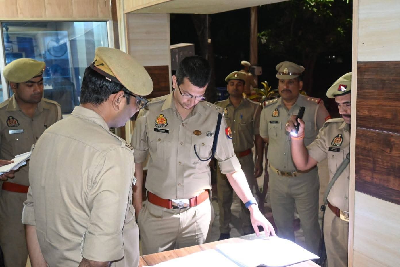 फरेंदा उपनिरीक्षक बीरबल चौहान निलंबित