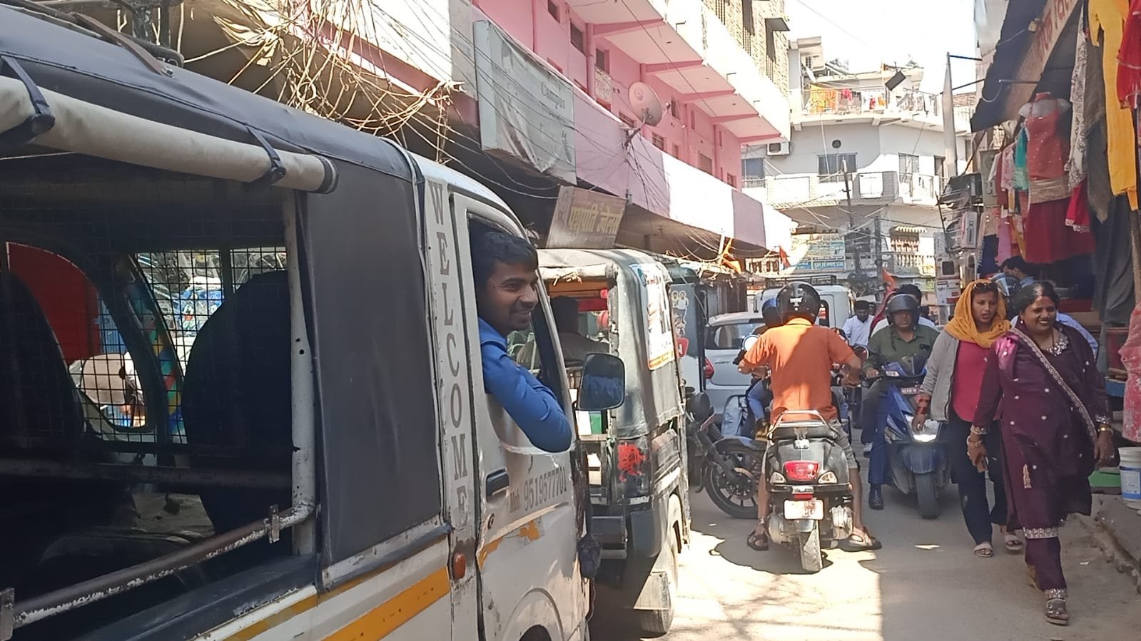 सोनौली एसएसबी रोड पर भीषण जाम