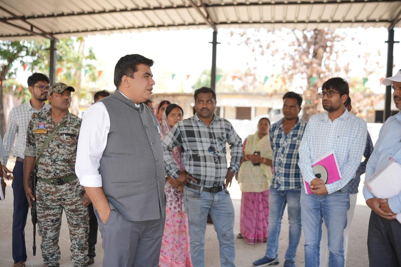 माखनपुर में जर्जर स्कूल भवन पर सख्त एक्शन: कलेक्टर ने दिए तोड़ने के निर्देश