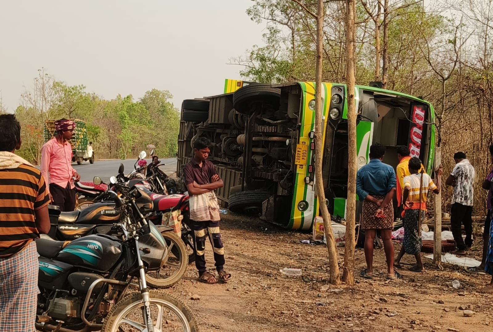 ब्रेकिंग न्यूज: कोण्डागांव में भीषण सड़क हादसा, सवारी बस पलटी—3 गंभीर घायल