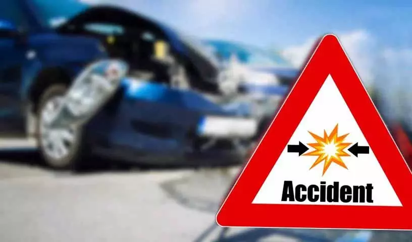 आजमगढ़ पूर्वांचल एक्सप्रेसवे पर भीषण सड़क हादसा: अध्यापिका समेत एक की मौत, तीन घायल