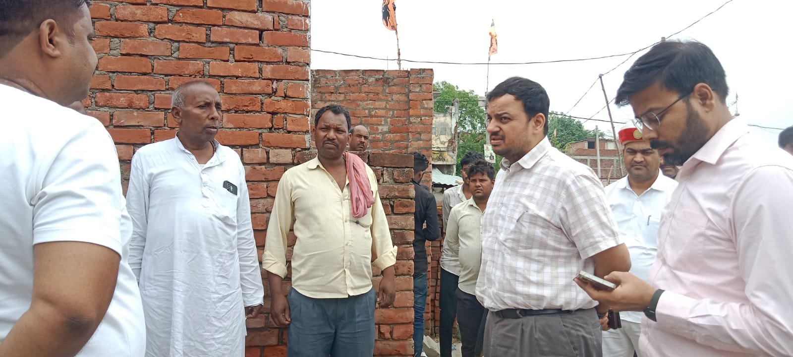 आंधी-तूफान में पेड़ की डाल गिरने से व्यक्ति की मौत