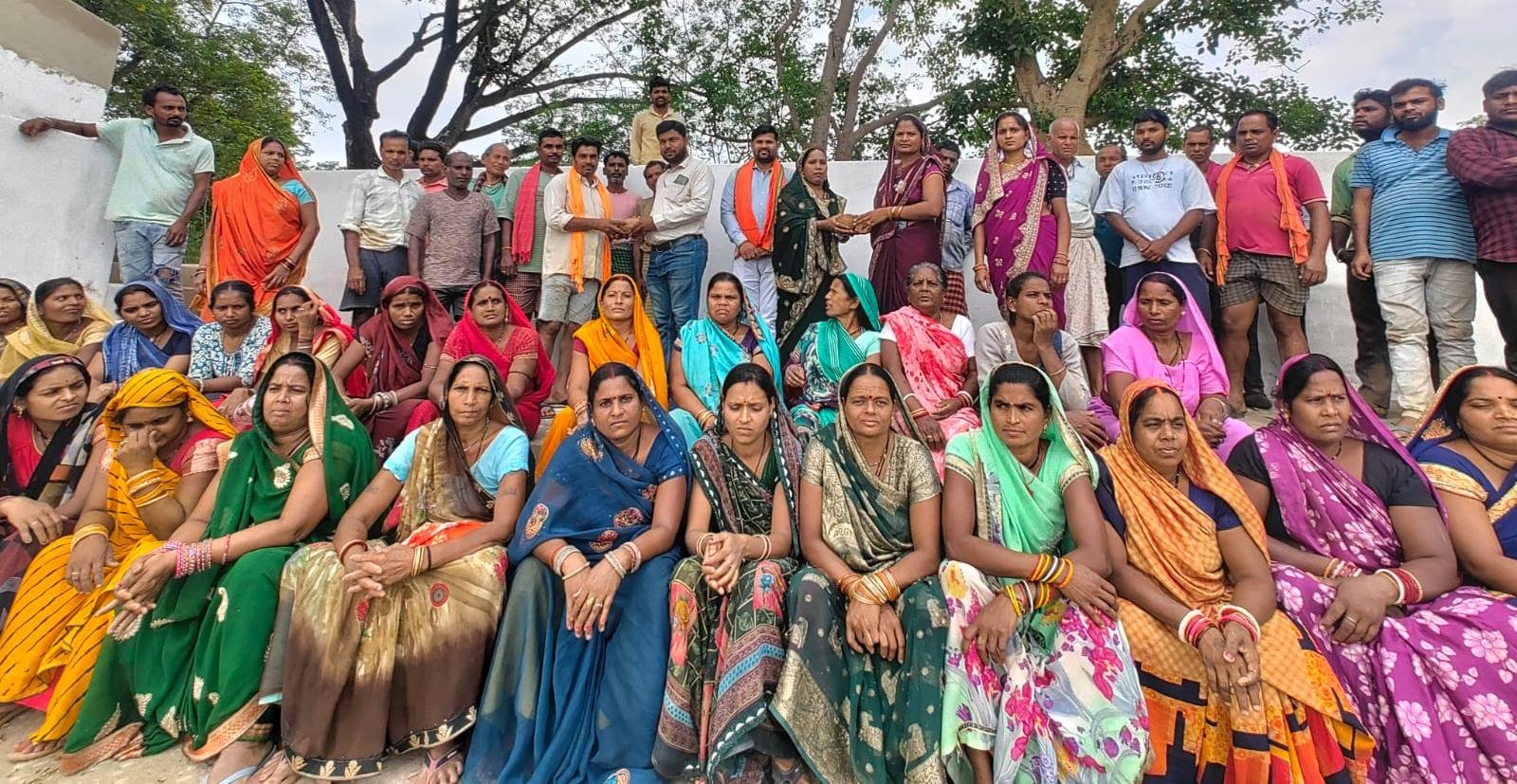 अंतर्राष्ट्रीय श्रमिक दिवस के अवसर पर मनरेगा श्रमिकों का किया गया सम्मान...