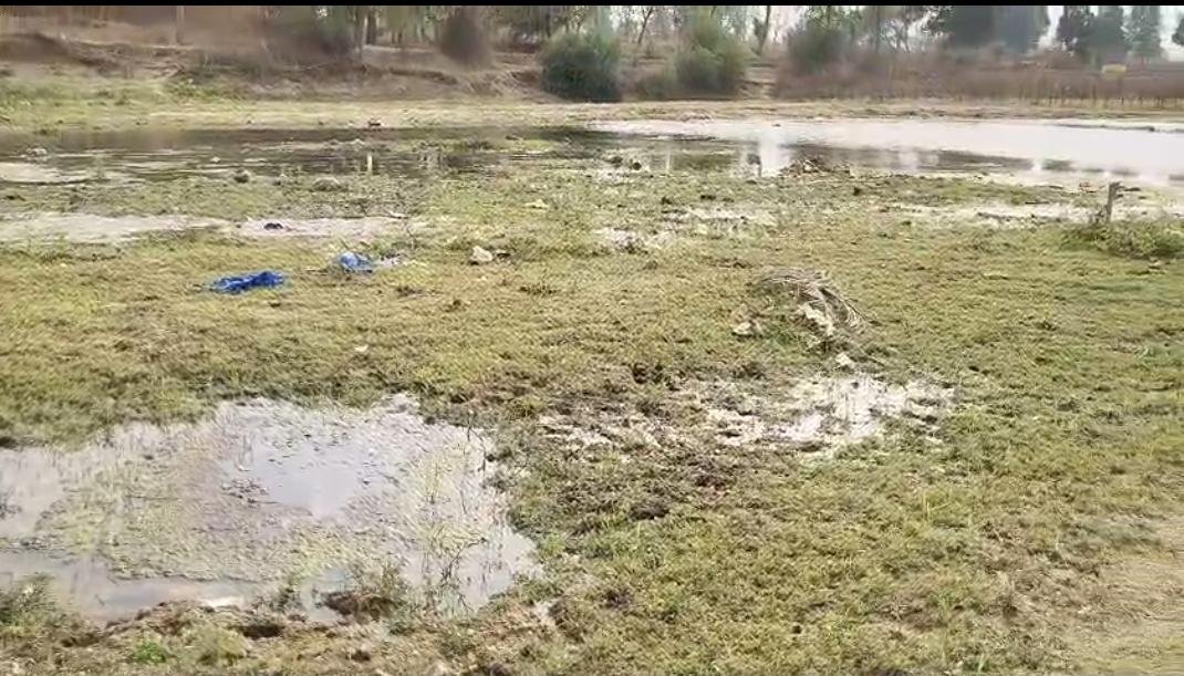 जीवनदायिनी अहिरन नदी पर संकट: सीवेज से जहरीला पानी, गांवों में बीमारी का खतरा