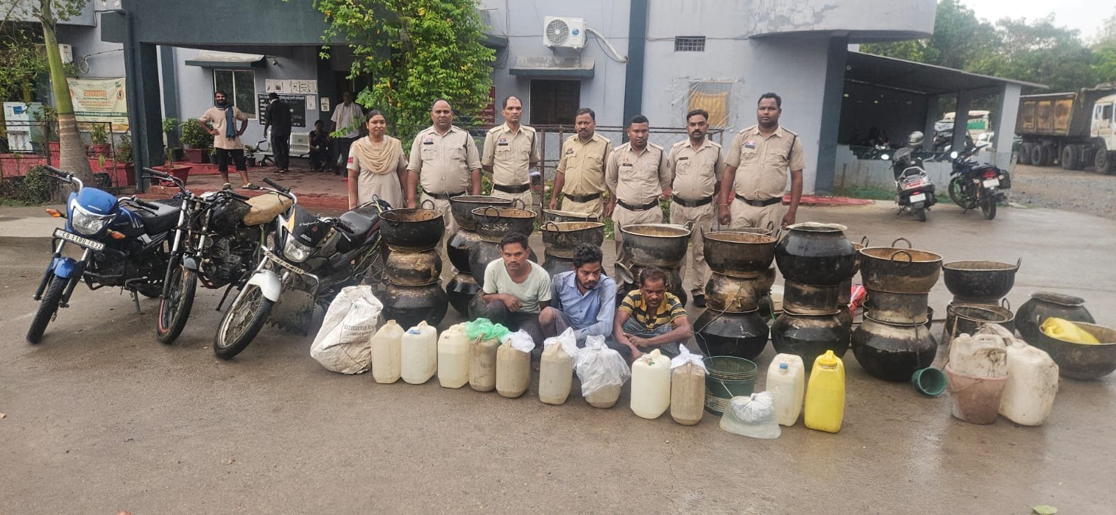 अवैध शराब पर पुलिस का बड़ा प्रहार: 428 लीटर जप्त, 28 आरोपी कार्रवाई के घेरे में