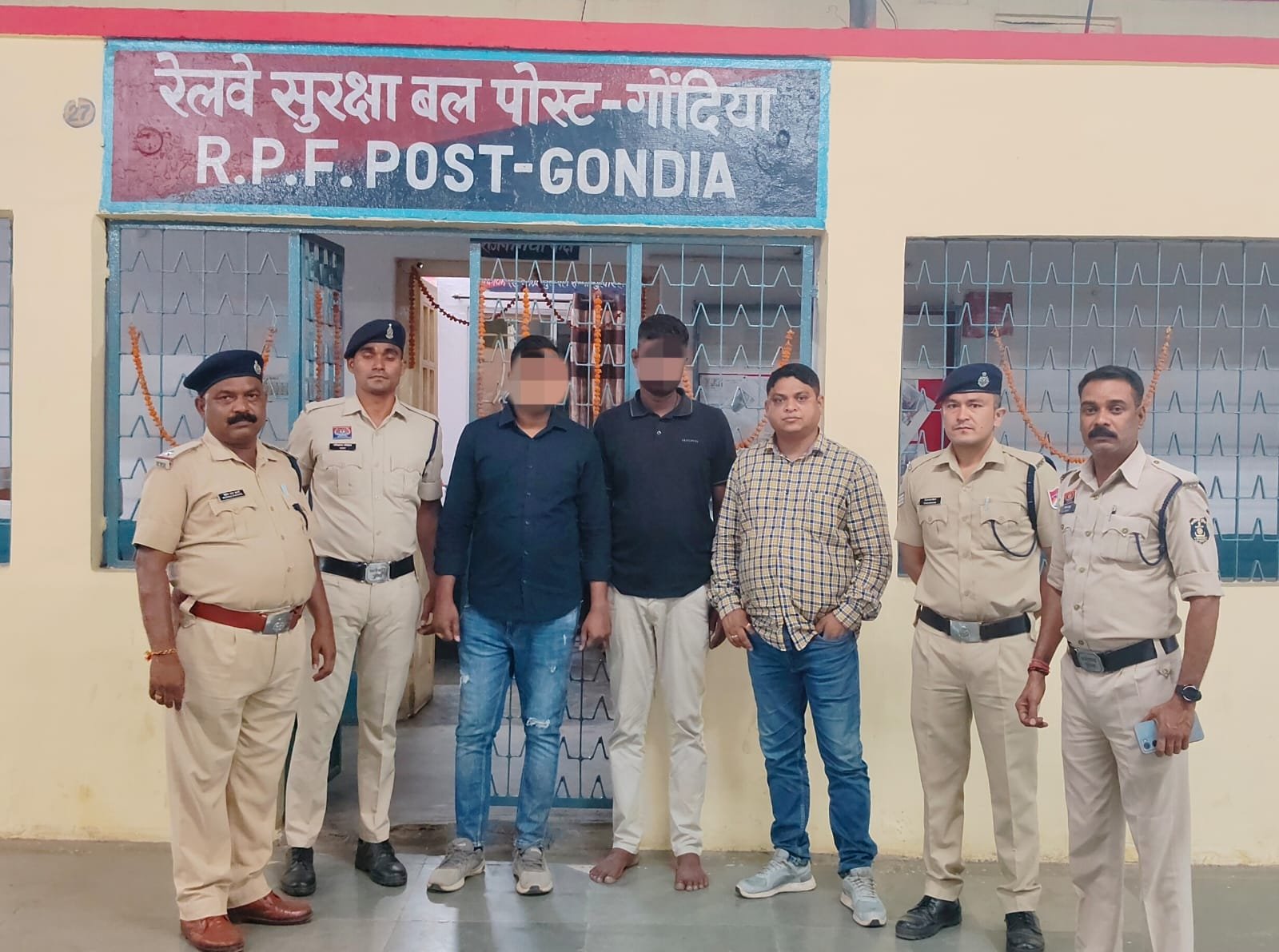 ट्रेन में दबोचे गए चोर: 19.44 लाख की चोरी के फरार आरोपी गिरफ्तार