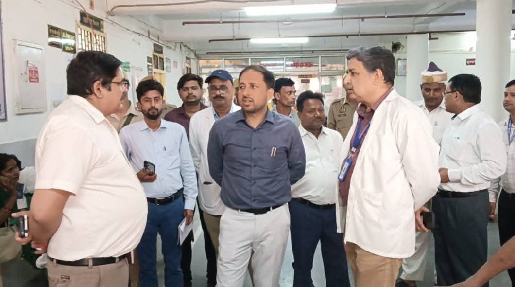 जिला अस्पताल पर औचक निरीक्षण, स्वास्थ्य सेवाओं में सुधार के दिए सख्त निर्देश -