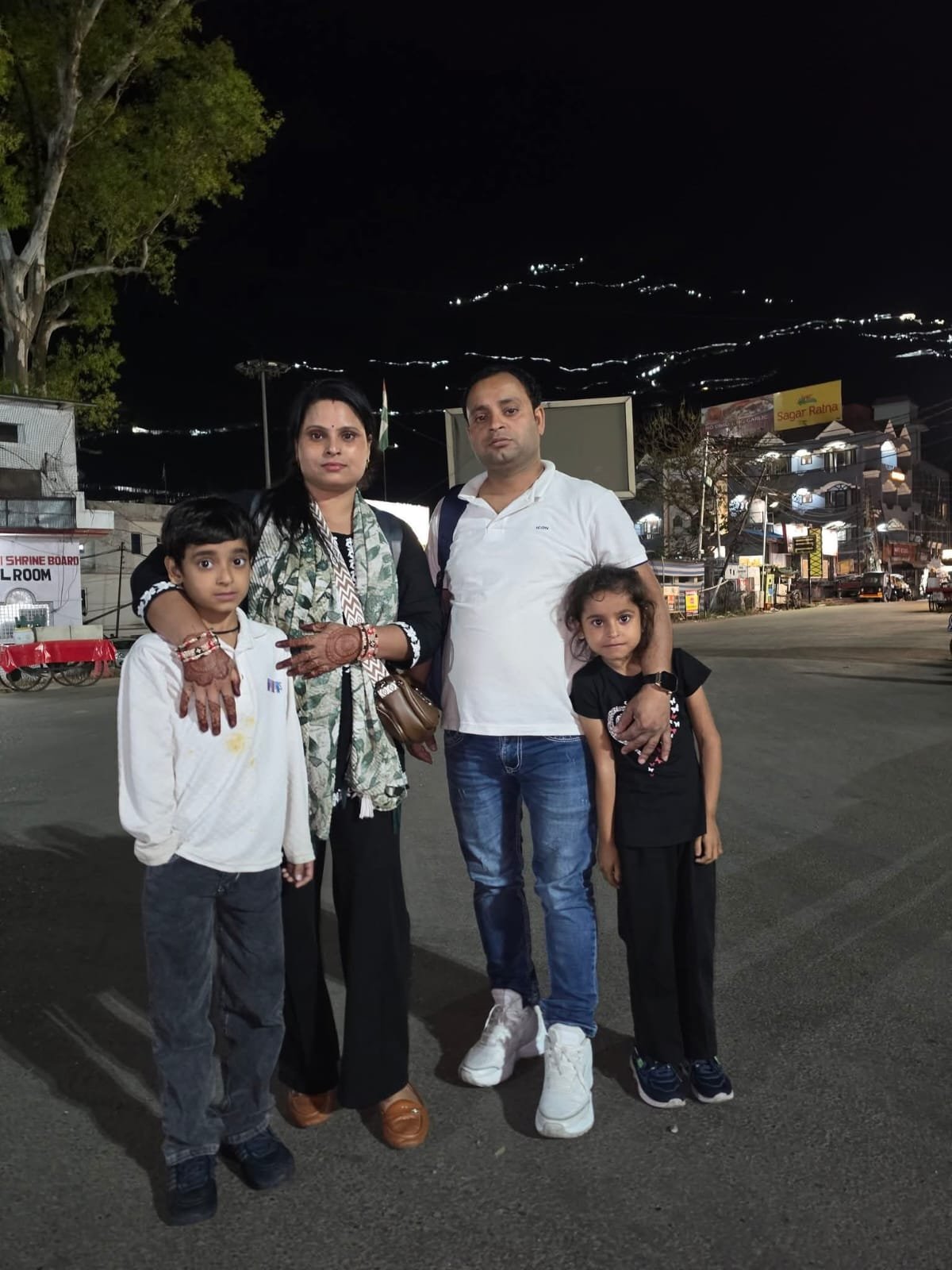 बुलंदशहर: हाईवे किनारे खड़े ट्रक में जा घुसी तेज़ रफ़्तार बाइक।    हादसे में बाइक सवार उत्तम सिंह, उनकी पत्नी और 3 बच्चों की दर्दनाक मौत।