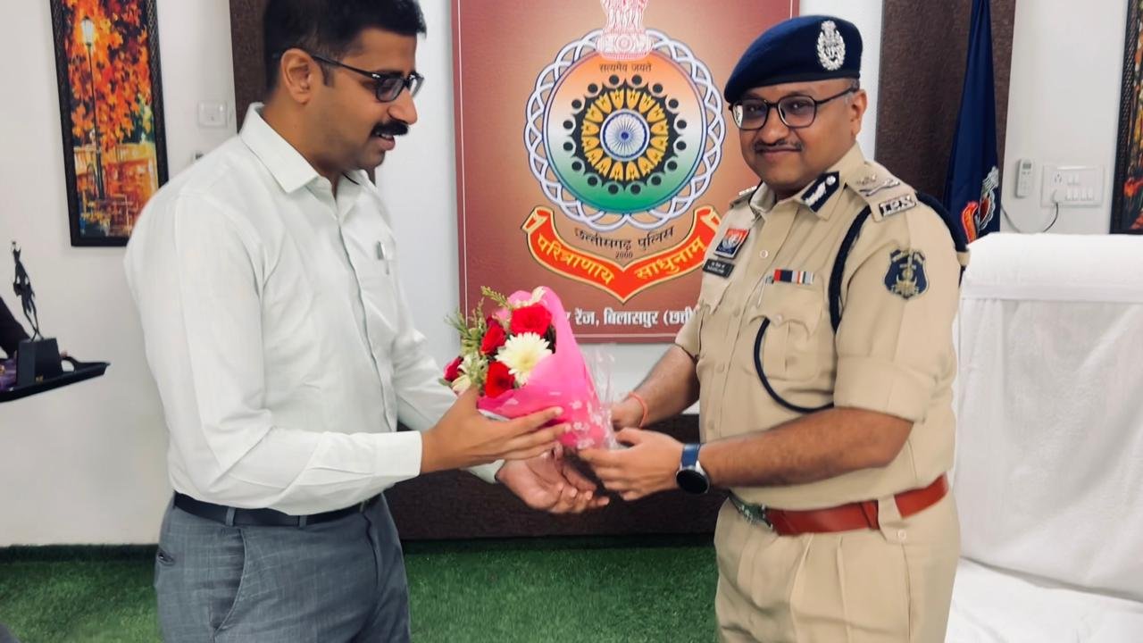  बिलासपुर रेंज में गरिमामयी विदाई: एसपी आंजनेय वार्ष्णेय को दी गई भावभीनी विदाई
