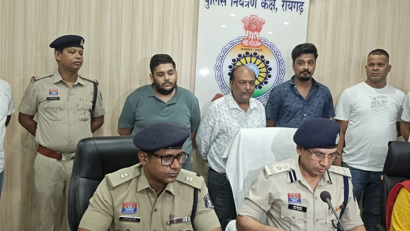 1 करोड़ से अधिक नकदी जब्त, तीन आरोपी गिरफ्तार