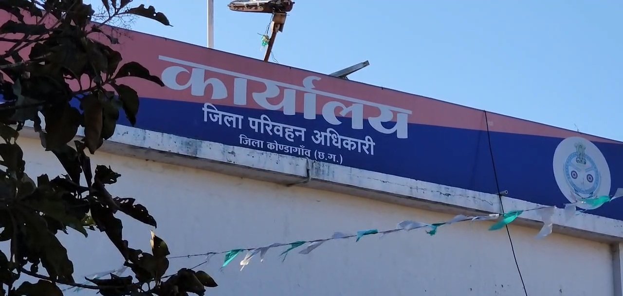 कोण्डागांव में परिवहन नियमों की खुलेआम अवहेलना, बिना नंबर प्लेट दौड़ रहे नए वाहन; हादसे का जिम्मेदार कौन?
