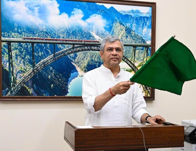 बेंगलुरु-मुंबई रेल कनेक्टिविटी को बड़ी सौगात, जल्द दौड़ेगी वंदे भारत स्लीपर ट्रेन