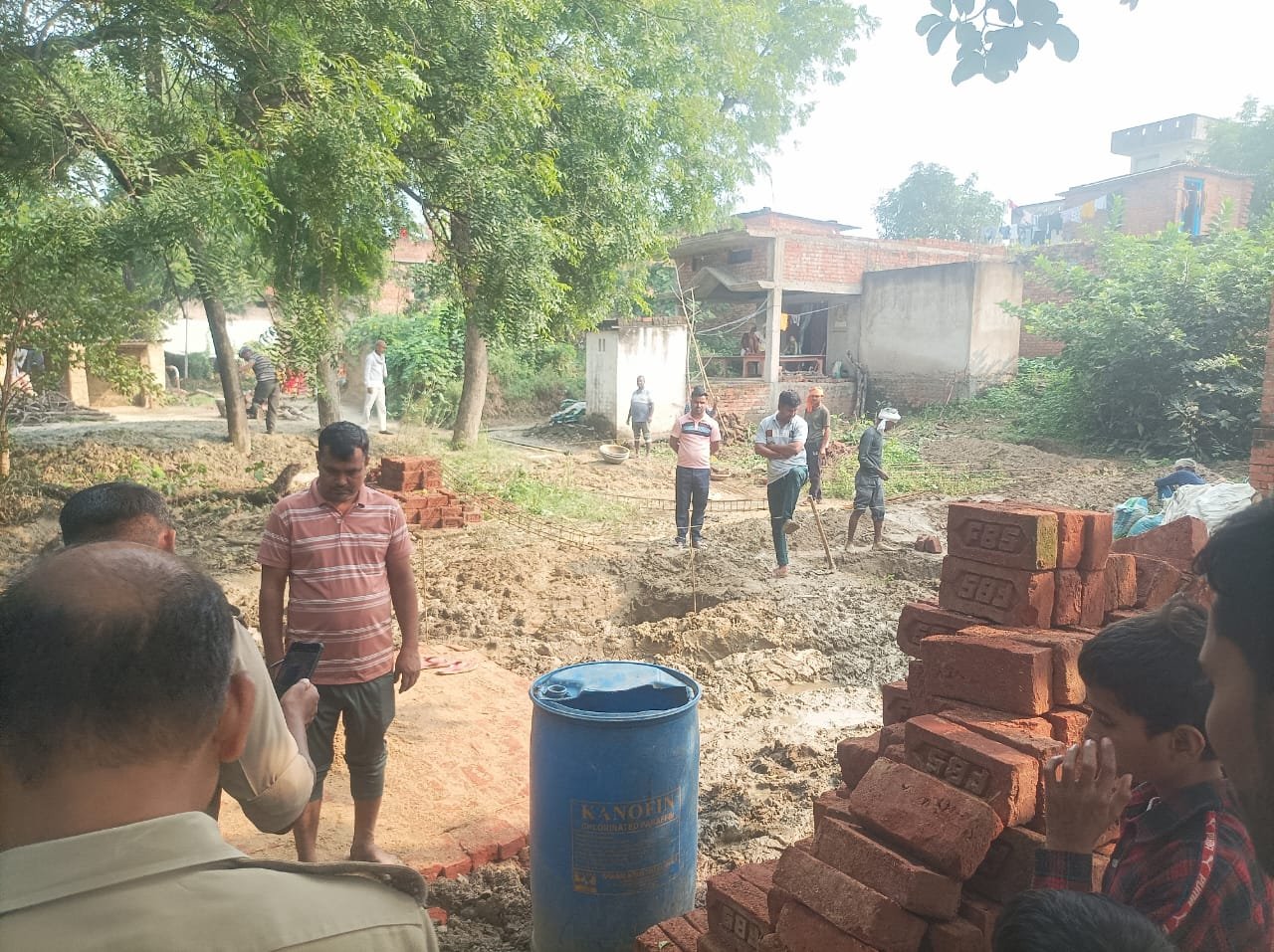 गाजीपुर- जखनियाँ क्षेत्र के गोडहरा गाँव में रास्ते पर अतिक्रमण के खिलाफ प्रशासन सख्त