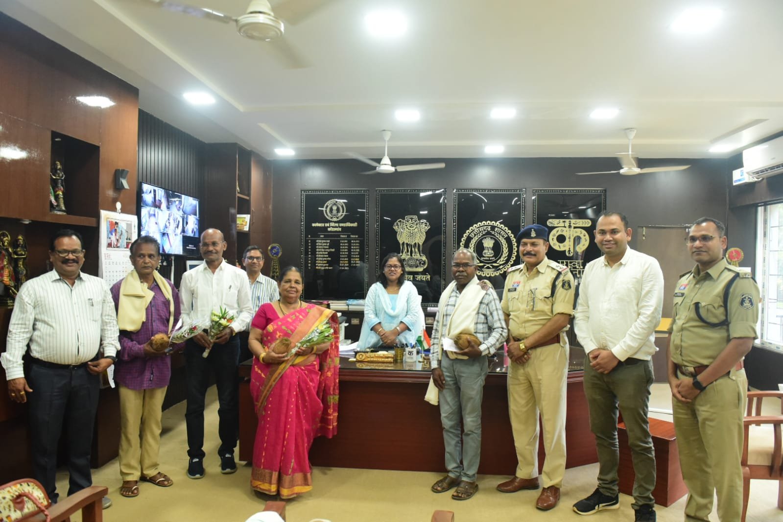 सेवानिवृत्ति पर 5 शासकीय कर्मचारियों को मिला पीपीओ और जीपीओ, कलेक्टर ने दी शुभकामनाएं