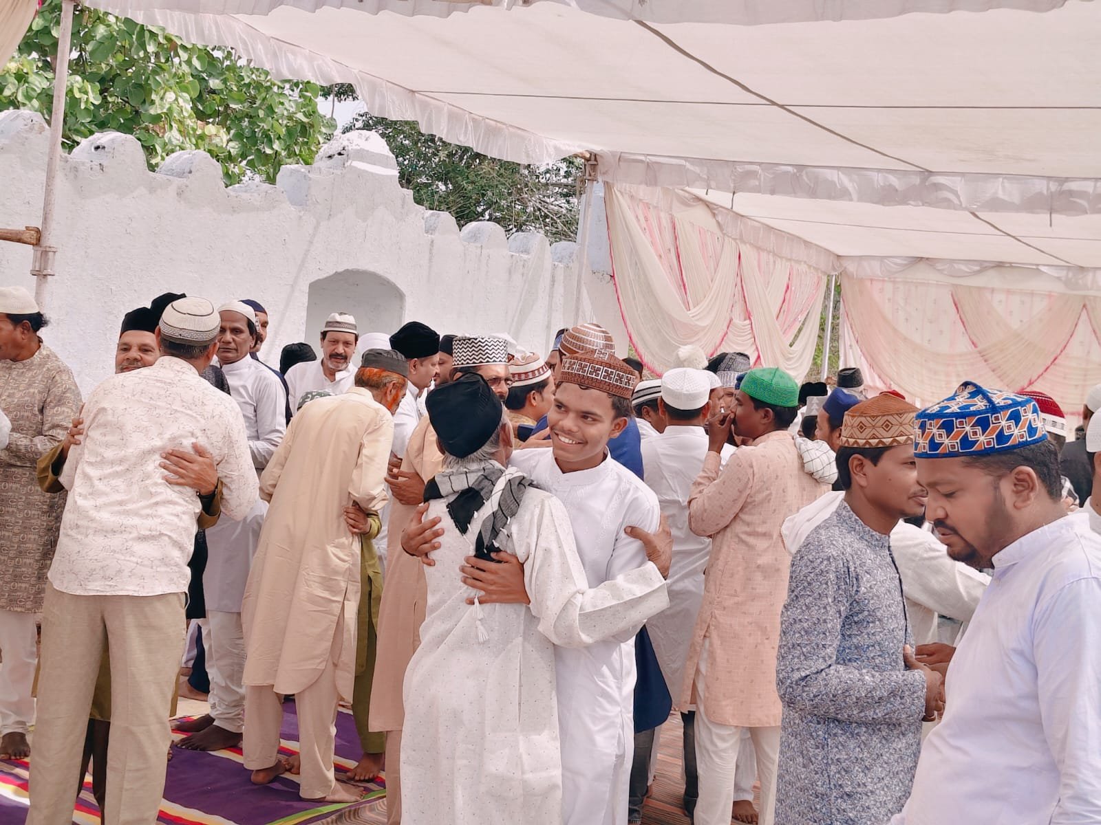 छुरिया में हर्षोल्लास व भाईचारे के साथ मनाया गया ईदुल अजहा, अमन-शांति की दुआ के साथ लोगों ने दी मुबारकबाद