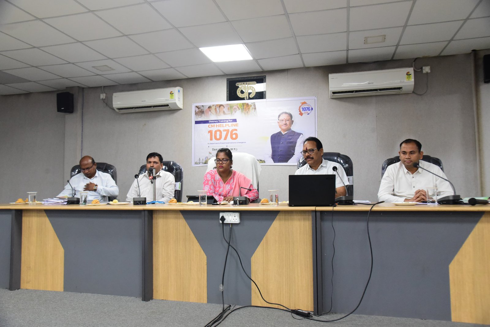 1076 पर दर्ज होगी शिकायत, सीधे मुख्यमंत्री कार्यालय तक पहुंचेगी जानकारी सीएम हेल्पलाइन के प्रभावी संचालन हेतु अधिकारियों को दिया गया प्रशिक्षण