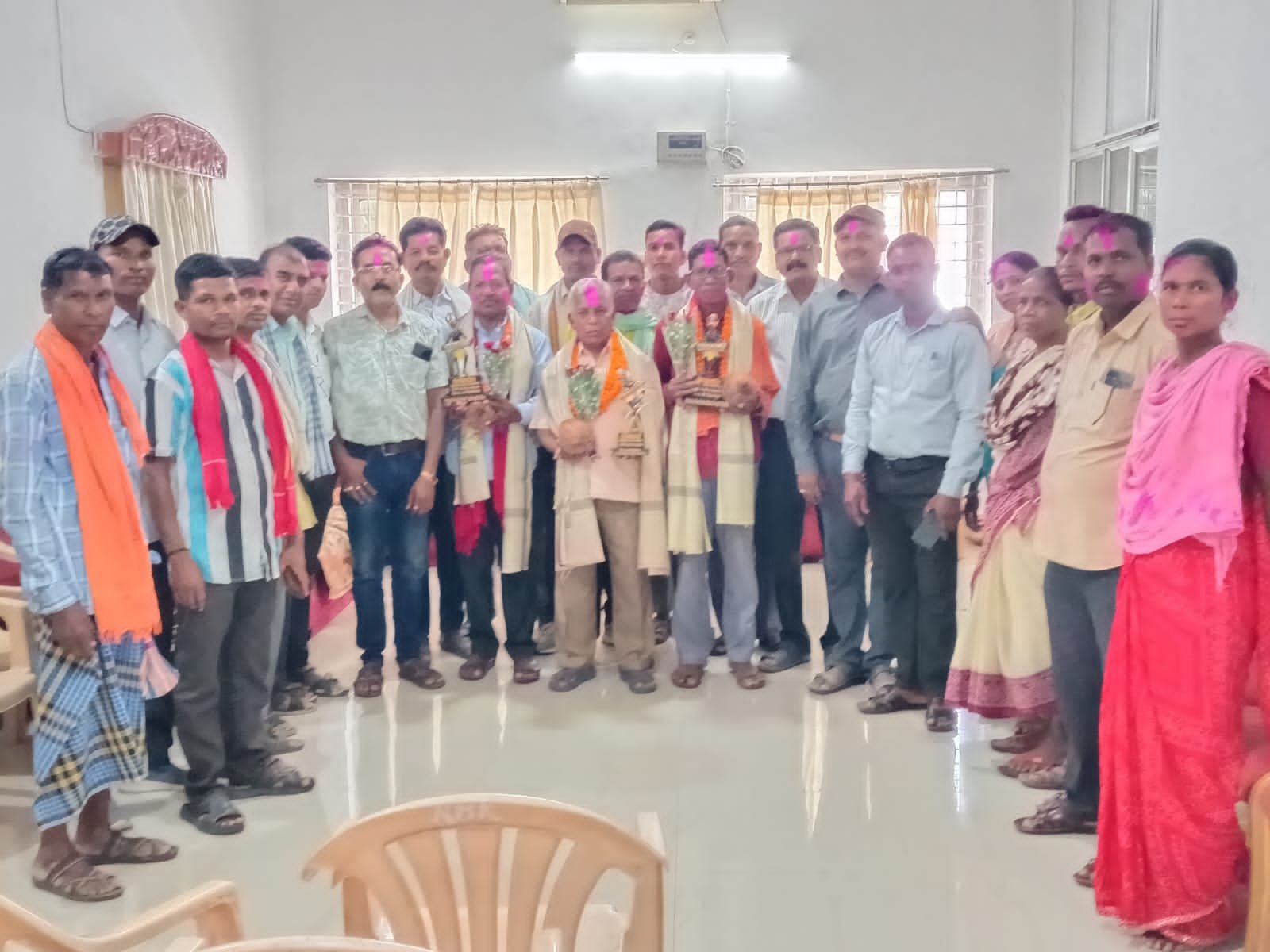 सेवानिवृत्त गैंग श्रमिक कर्मचारियों को दी गई भावभीनी विदाई