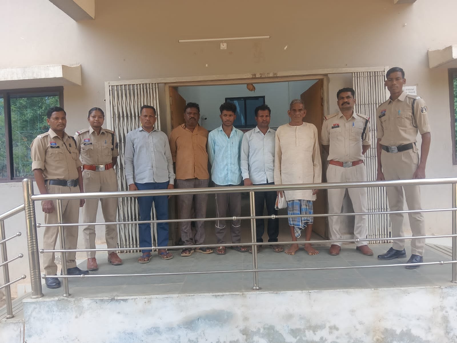 विश्रामपुरी थाना पुलिस की त्वरित कार्यवाही, डकैती के 5 आरोपी 24 घंटे के भीतर गिरफ्तार