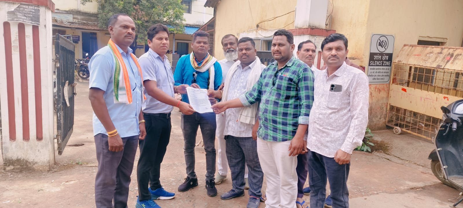 मर्दापाल क्षेत्र की समस्याओं को लेकर कांग्रेस ने मुख्यमंत्री के नाम सौंपा ज्ञापन