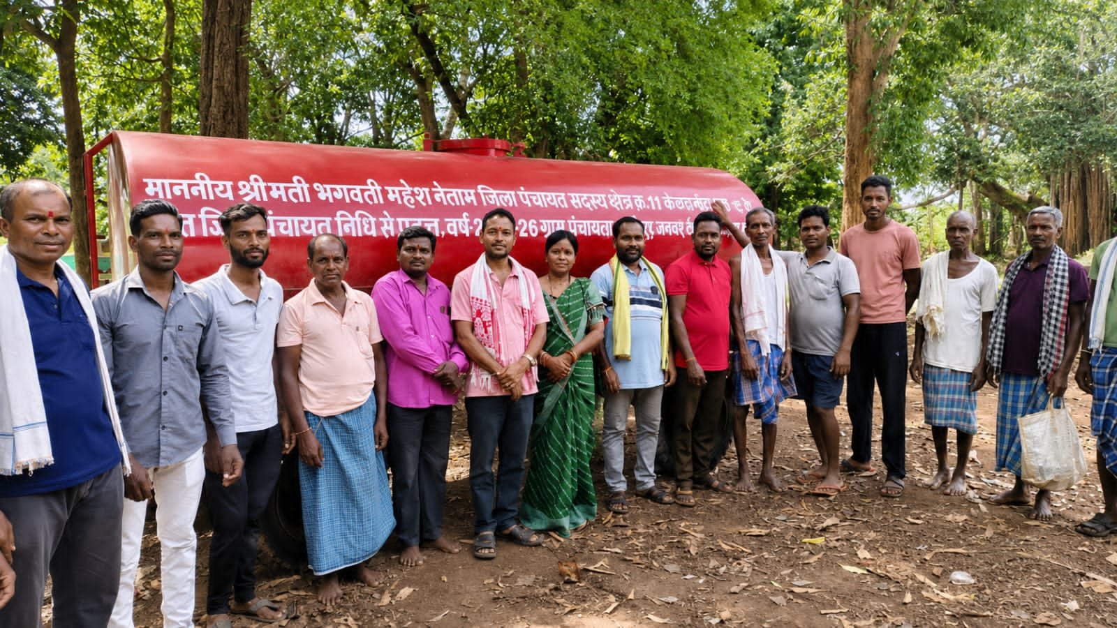 उलेरा में पेयजल संकट से राहत के लिए जिला पंचायत सदस्य भगवती महेश नेताम ने उपलब्ध कराया पानी टैंकर
