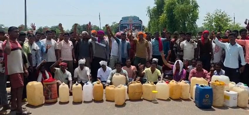 पेट्रोल-डीजल संकट से नाराज ग्रामीणों ने भगदेवा में किया चक्काजाम, कोण्डागांव-अमरावती मार्ग पर धरने पर बैठे