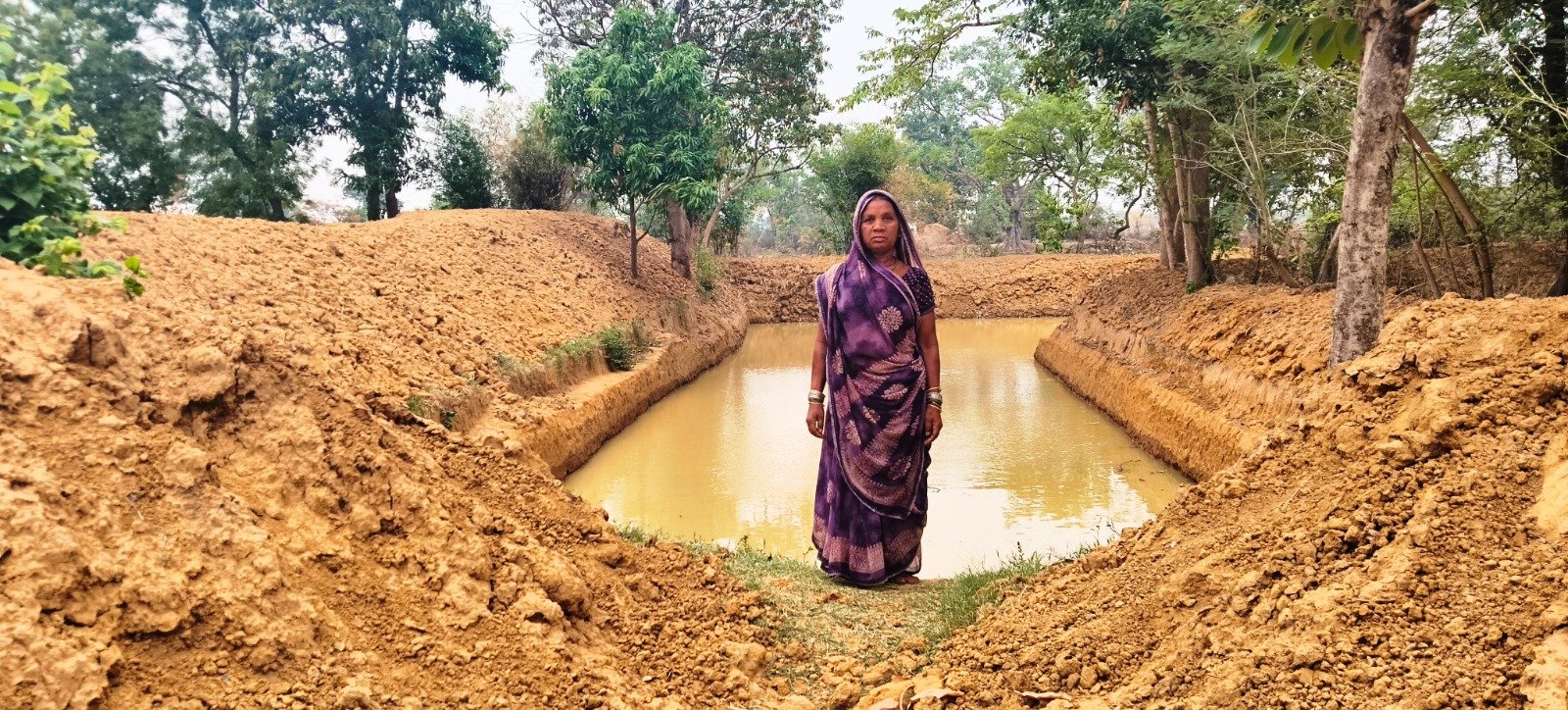 मनरेगा के डबरी से मिली आत्मनिर्भता की नई राह, सब्जी उत्पादन से बढ़ी आय...