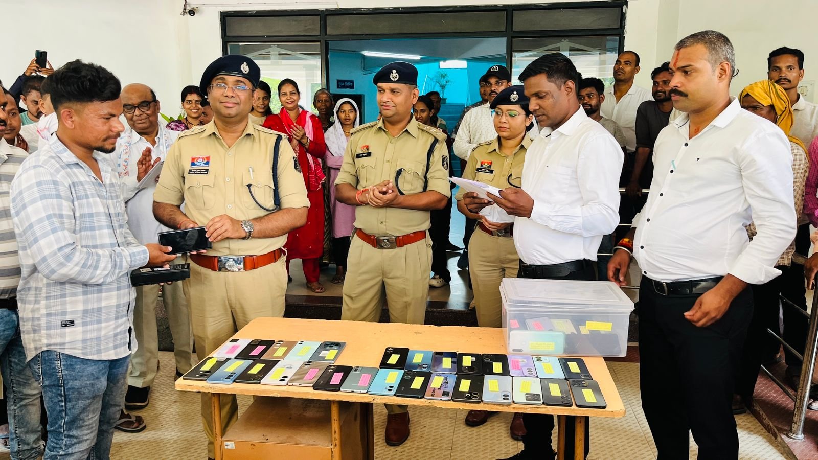 Anp News कोरबा पुलिस की बड़ी सफलता: 150 गुम मोबाइल लौटाकर लौटाई मुस्कान
