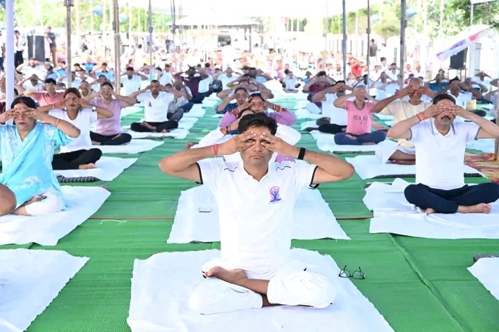 योग हमारी विरासत, स्वस्थ जीवन का आधार : प्रभारी मंत्री ओ पी चौधरी...