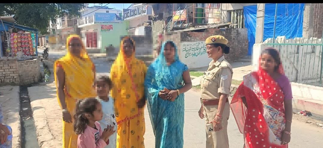 महराजगंज पुलिस ने महिलाओं व बालिकाओं को नए कानूनों और साइबर सुरक्षा के प्रति किया जागरूक 