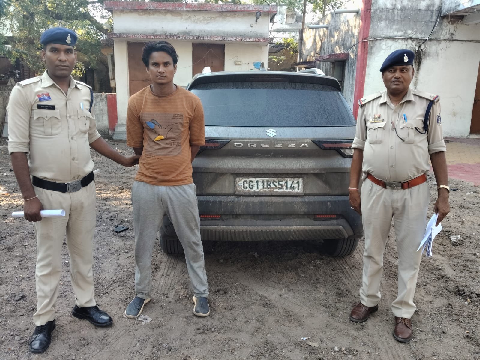 Anp News 24 घंटे में सुलझी कार चोरी की गुत्थी, 6 लाख की ब्रेजा सहित आरोपी गिरफ्तार