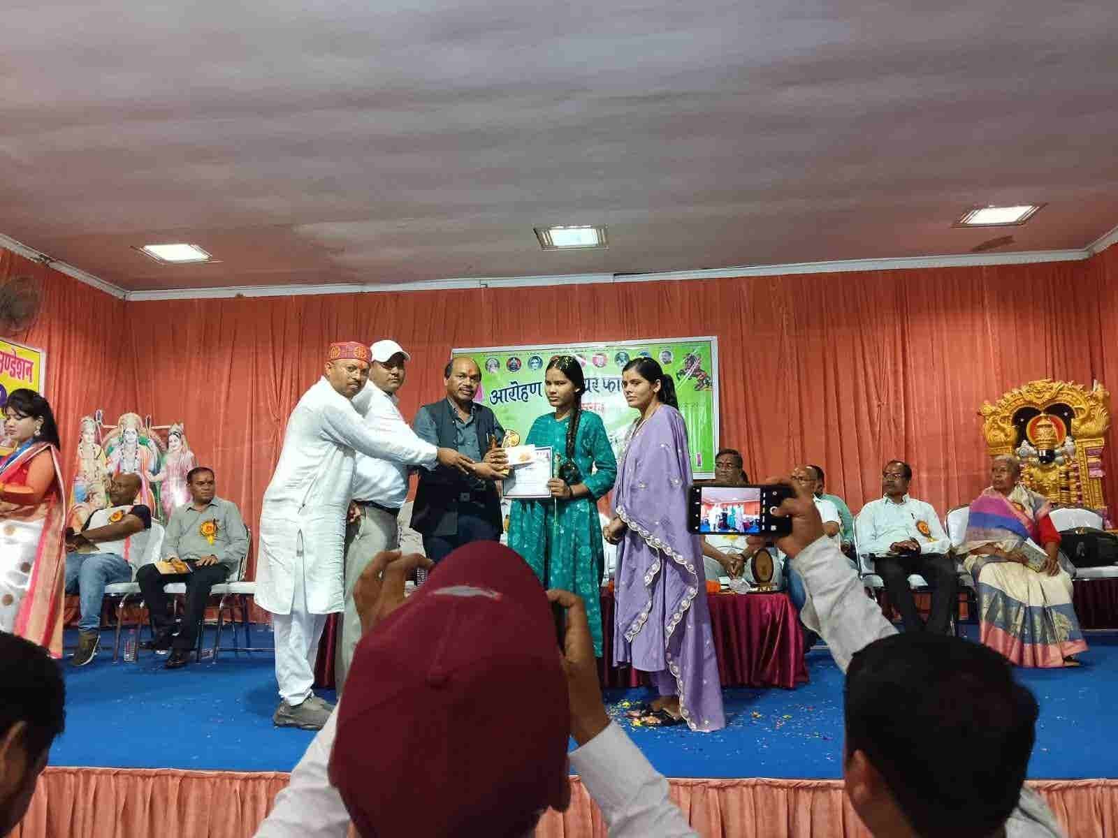 90% दिव्यांगता को मात देकर रेशमा केवट ने रचा इतिहास, रायपुर में हुआ भव्य सम्मान