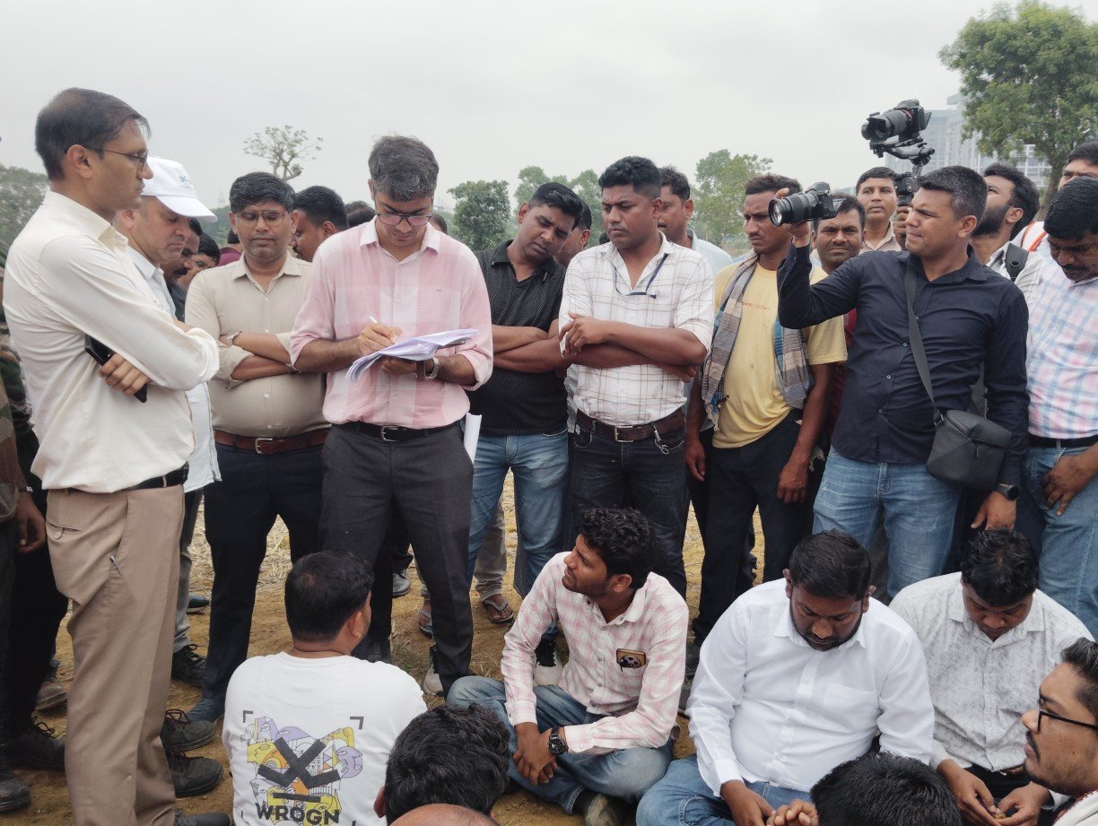 अडानी प्लांट भूमि अधिग्रहण पर हंगामा, रोजगार की मांग को लेकर ग्रामीणों ने रोका काम