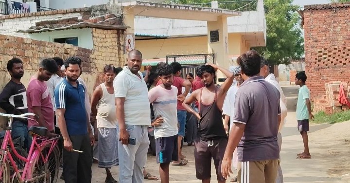 Ghazipur News- सरकारी शिक्षक पर दबंगई का आरोप, भूमि विवाद में गाली-गलौज व फावड़े से हमला करने की धमकी; पुलिस जांच में जुटी