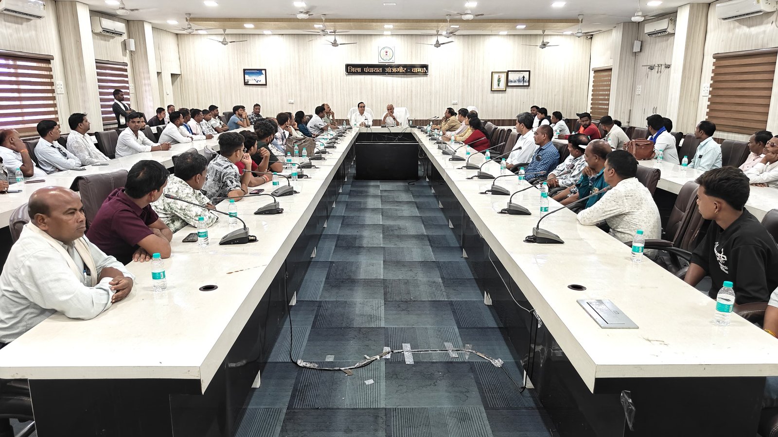 बरसात में सड़कों पर घूमते मवेशियों से दुर्घटना रोकने पर विशेष जोर...